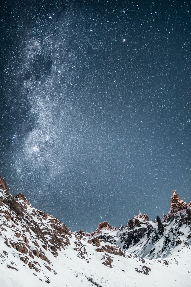 Via Lattea sopra le cime innevate, Patagonia
